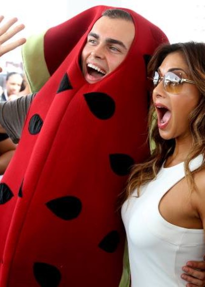 نيكول شوارزينيغر تستمتع بأوقاتها لدى زيارتها لمهرجان Taste of Dubai