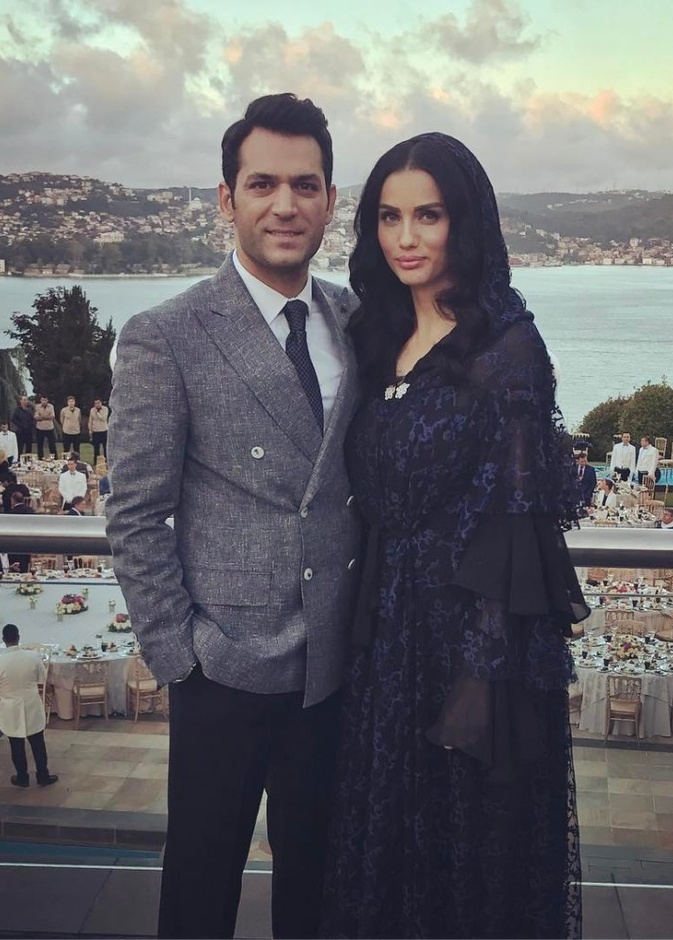 مراد يلدريم وزوجته