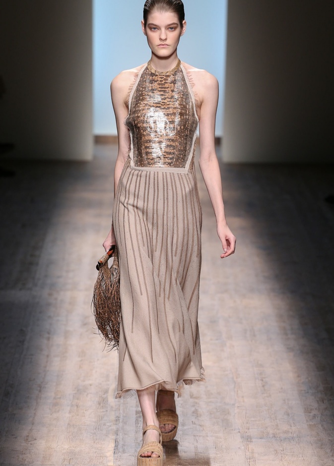 أناقة الربيع كلاسيكية مع SALVATORE FERRAGAMO