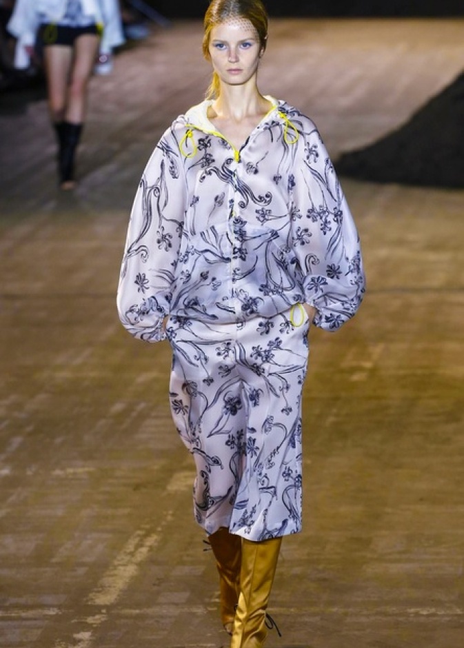 تصاميم تغرد بالحرية في مجموعة Phillip Lim