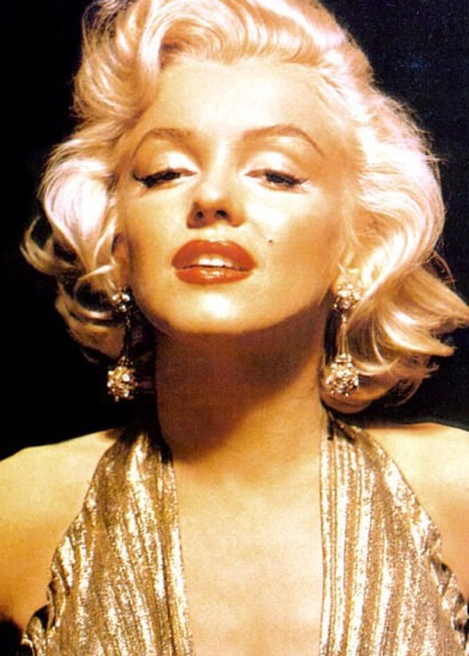 أقراط النجمة Ona Munson من فيلم ذهب مع الريح.