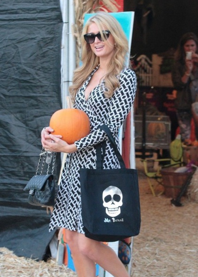 هل تستعد باريس هيلتون لعيد الهالوين؟