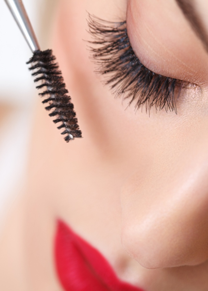 الماسكارا الكثيفة تجعلك ملكة المكياج