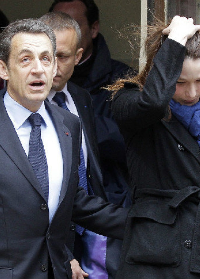  كآبة أناقة كارلا بروني!