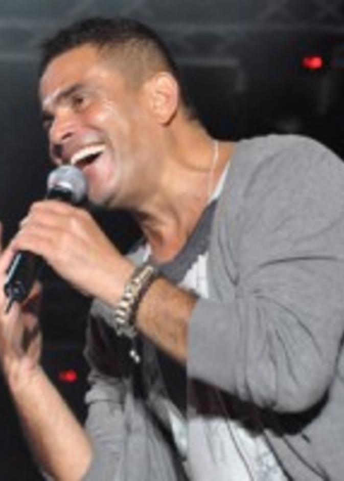 عمرو دياب يحيي حفلا لعروسين بروسيا 