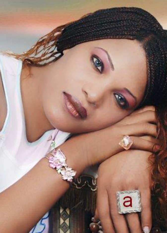 السودانية أسيا : هوية الفنان رهن بما يقدمه لوطنه  