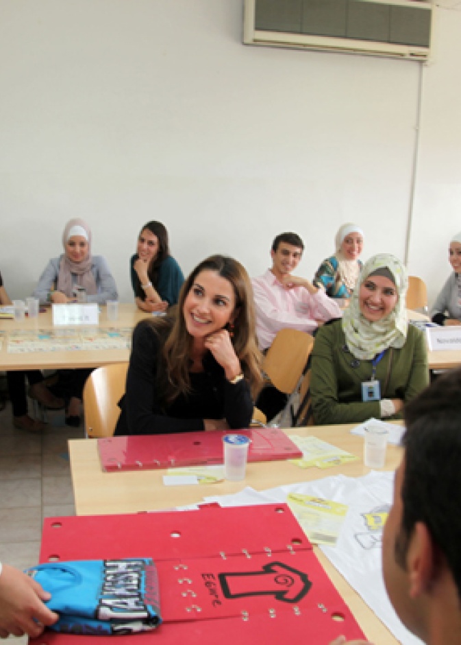 الملكة رانيا تلتقي طلبة الجامعات  