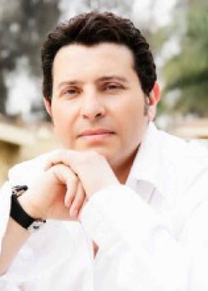 هاني شاكر.. الليلة على مسرح النهضة 