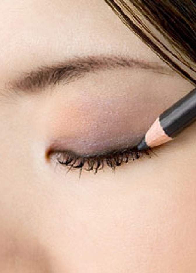 سحر جذّاب لعيونك 