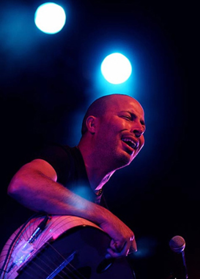 ظافر يوسف : أدعوا الشباب أن يتجه للعالمية برؤية عربية   