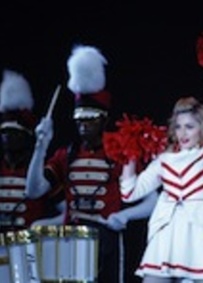 مادونا تتعثر في أبوظبي