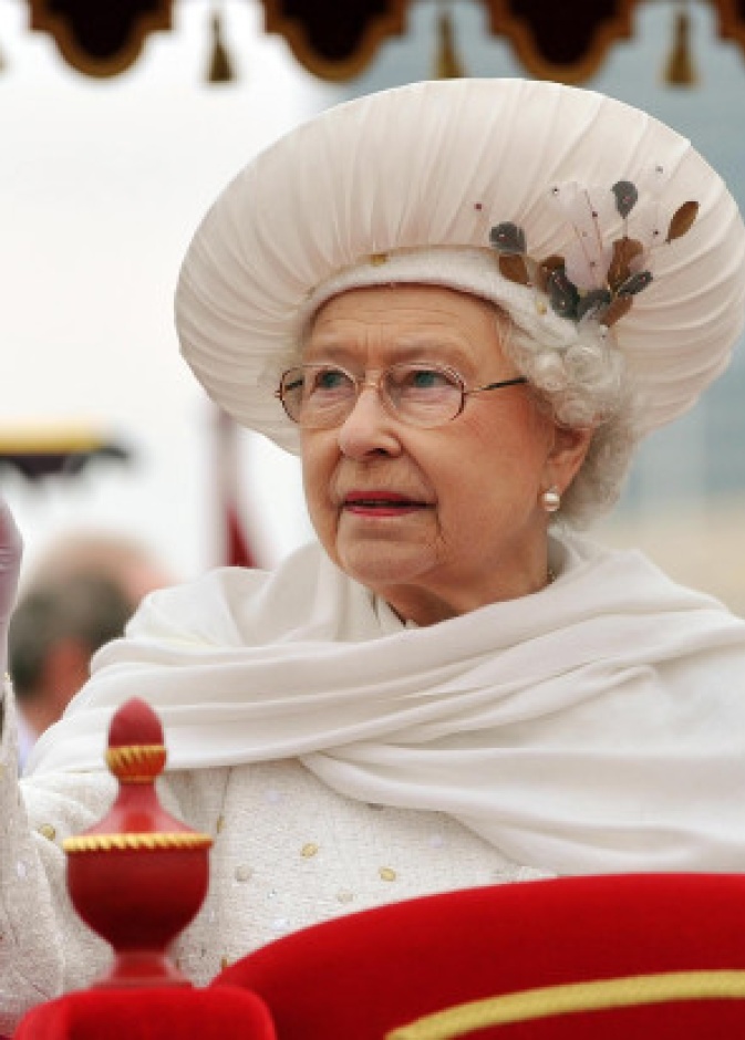 القبعة تعتلي الرؤوس الملكية  