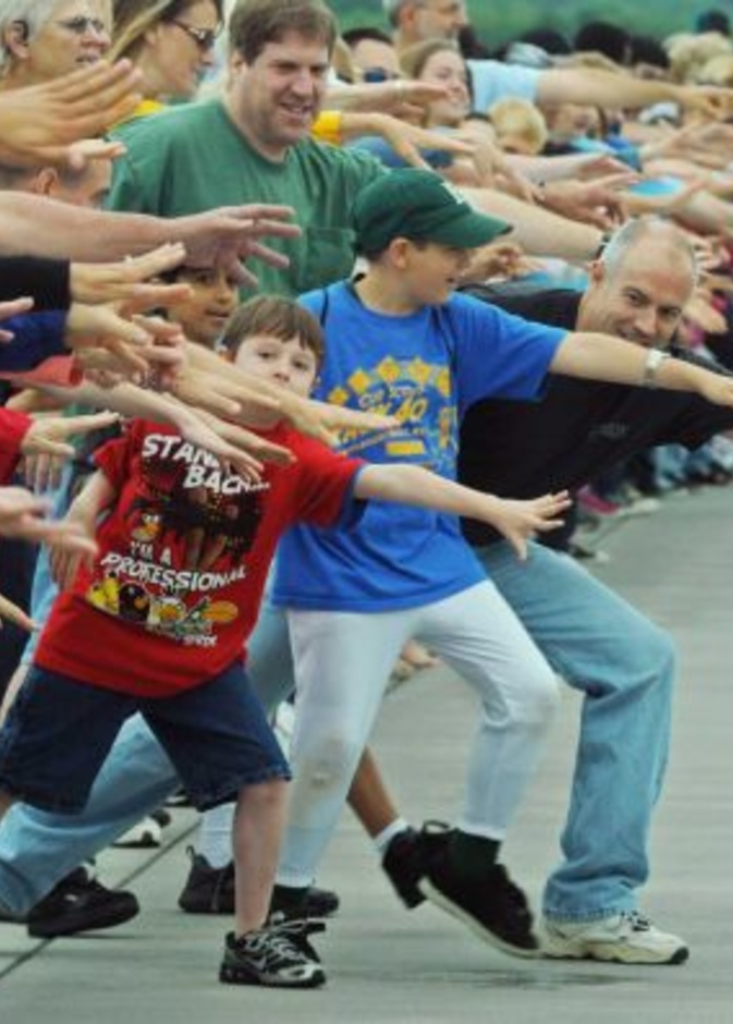 أطول صف راقصين في التاريخ  