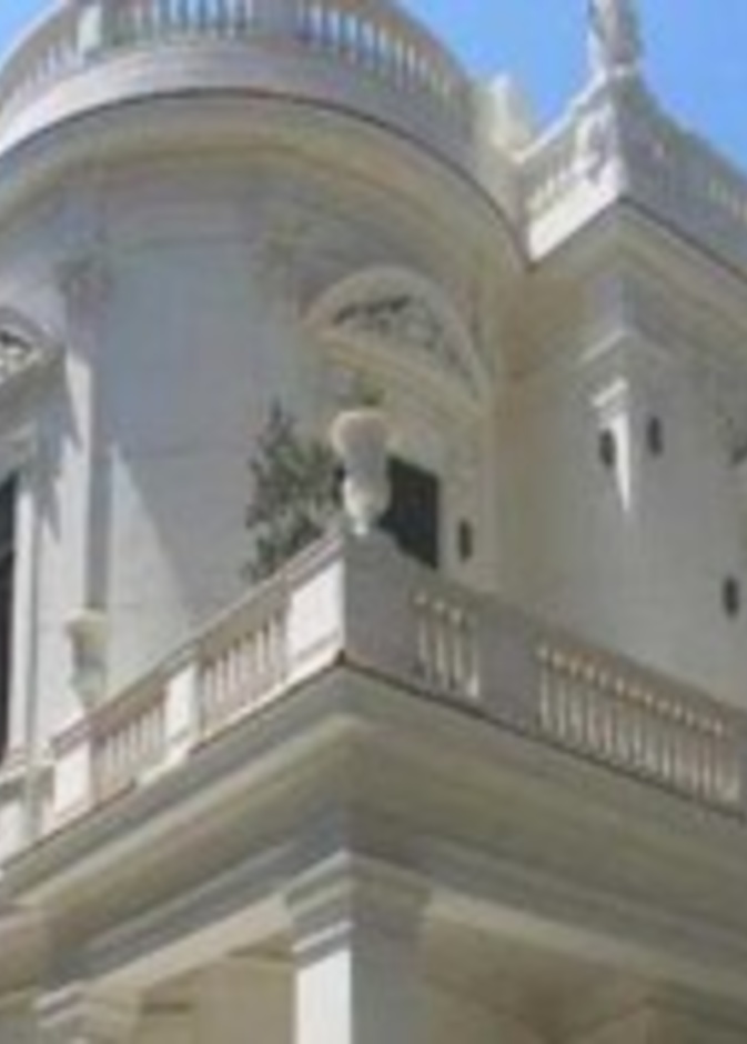 إبداعات الفنانين بمعرض فنون الديكور 