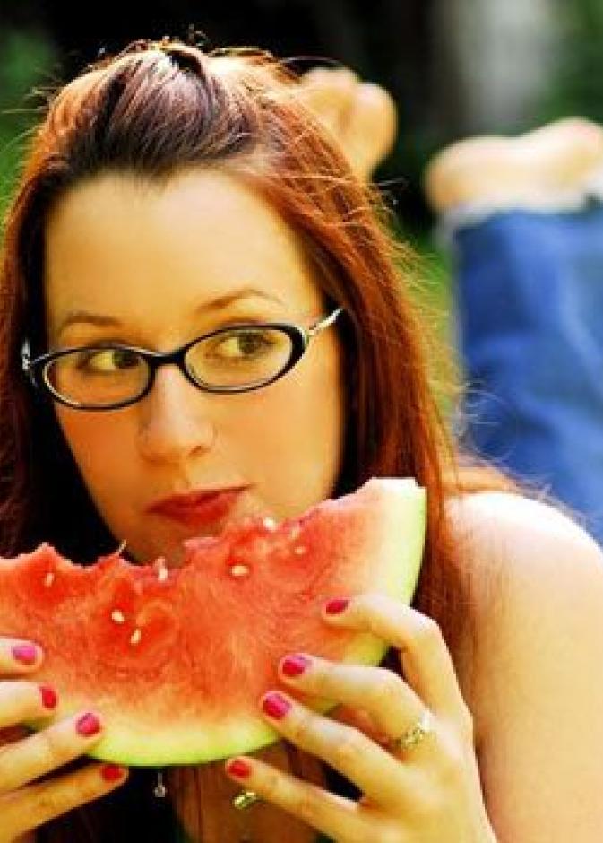 افقدي وزنك بـ البطيخ  خلال الصيف