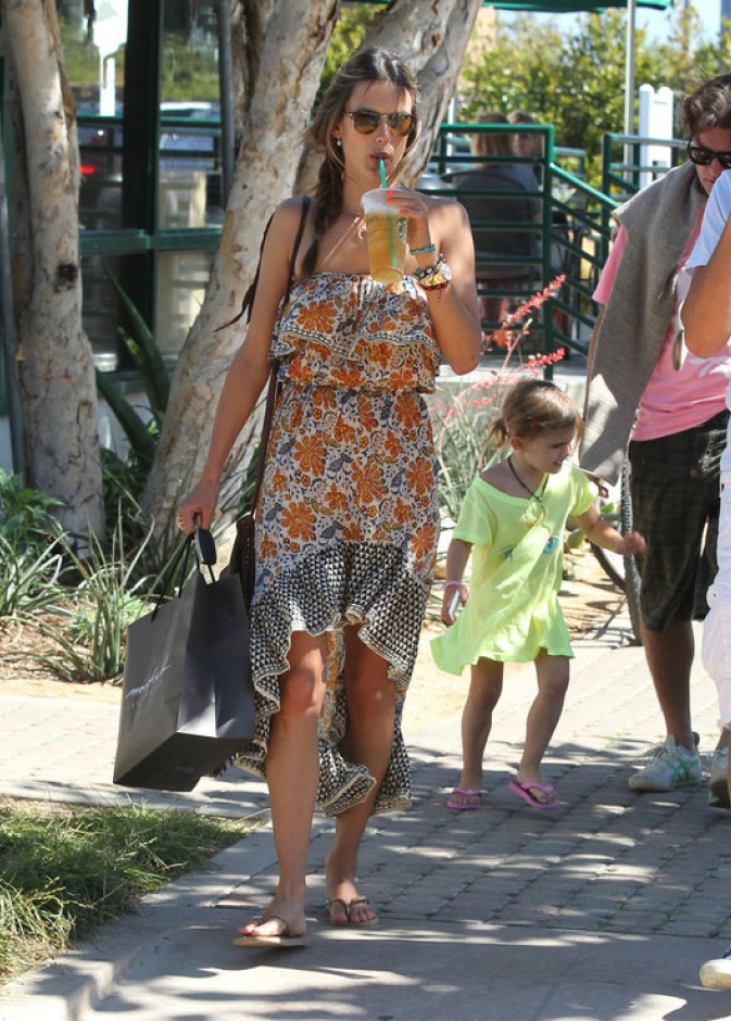 الكاجوال يهيمن على إطلالات المشاهير