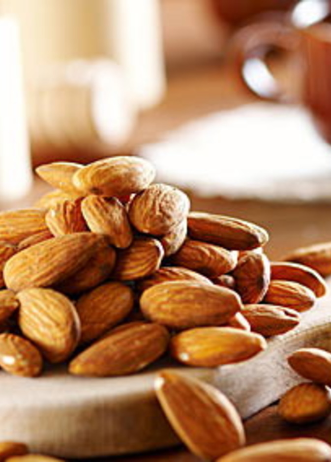 اللوز في رمضان.. مذاق شهي وفوائد صحية 