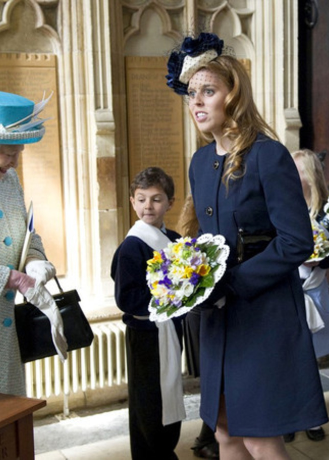 أناقة الأميرة بياتريس.. القبعات أولاً  