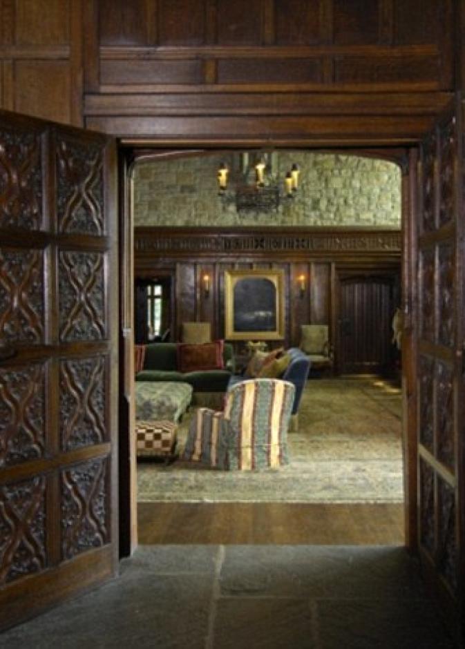 ميل غيسبون يعرض قصره للبيع