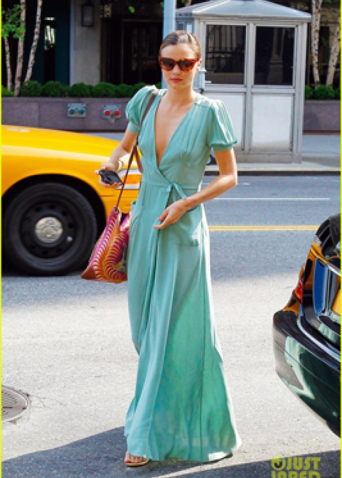 ميراندا كير تتالق فى الفساتين الطويلة  