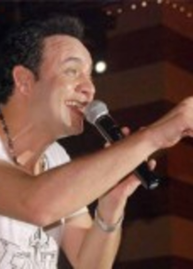 رغم حرارة الصيف مصطفى قمر يتألق في بورتو  السخنة 