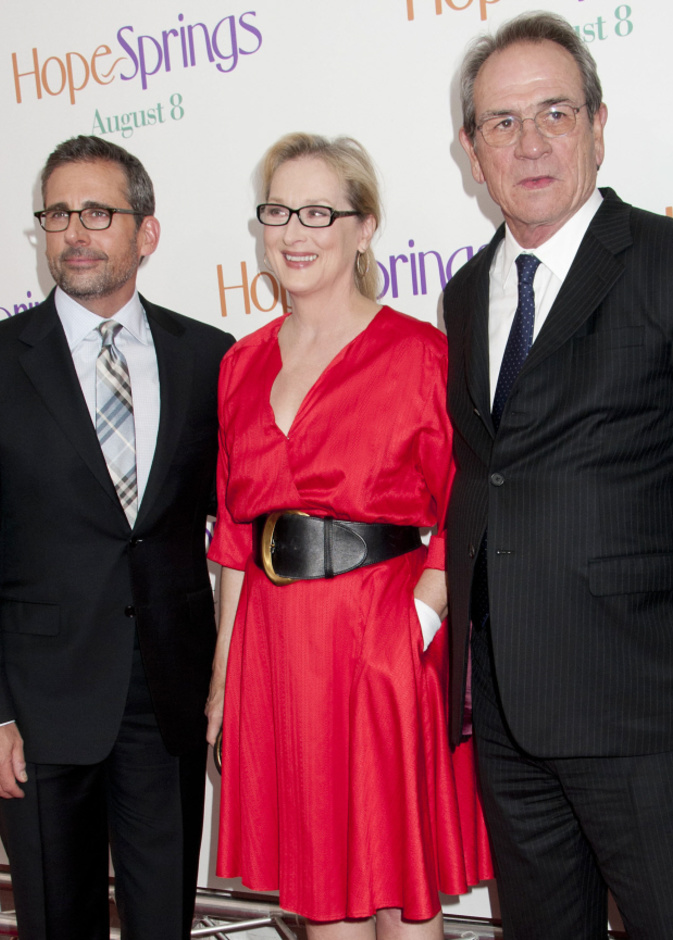 ميريل ستريب تتألق باللون البرتقالي