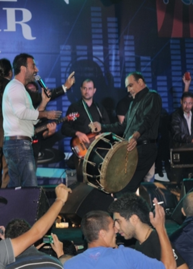 جو أشقر في حفل في بلدة إهدن