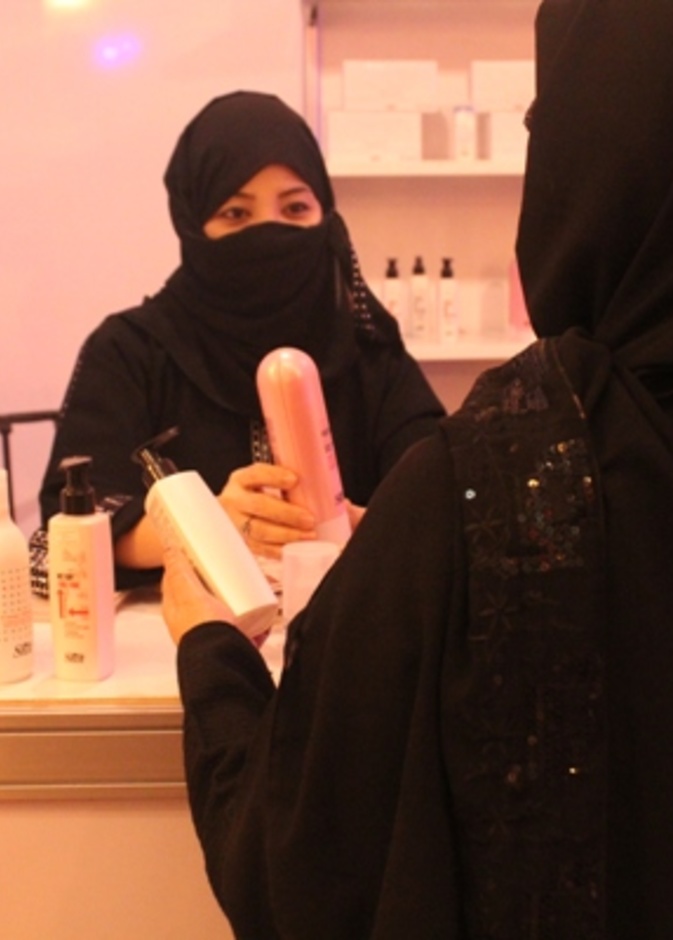  عالمنا أجمل  يدعم المرأة العاملة