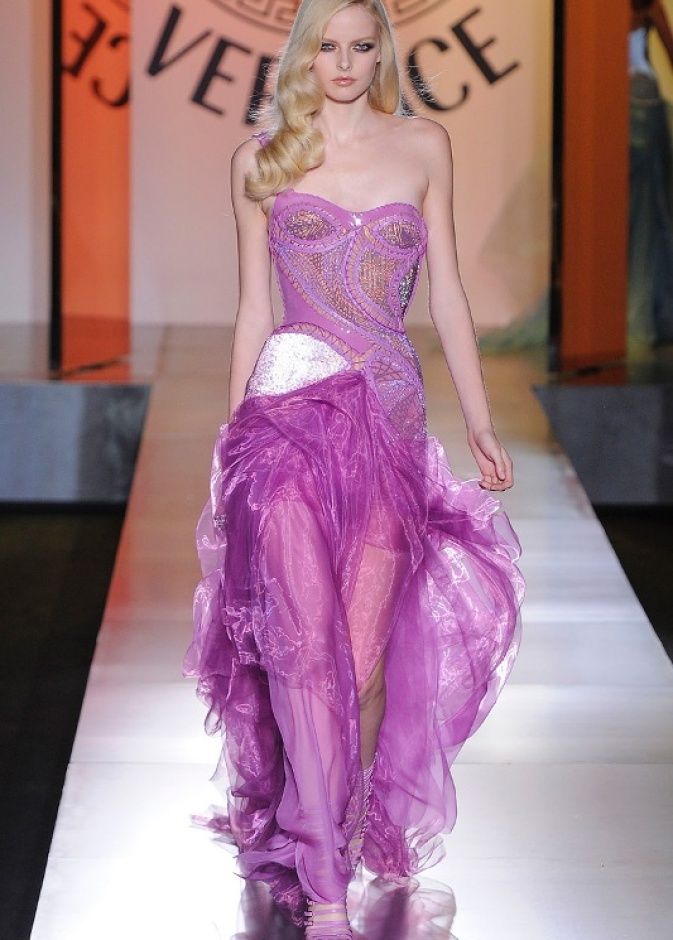عرض أزياء خريف/ شتاء 2012 – 2013 من Versace