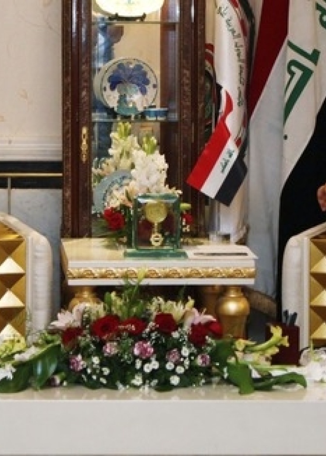 انجلينا جولي مع وزير الخارجية العراقي هوشيا رزيباري