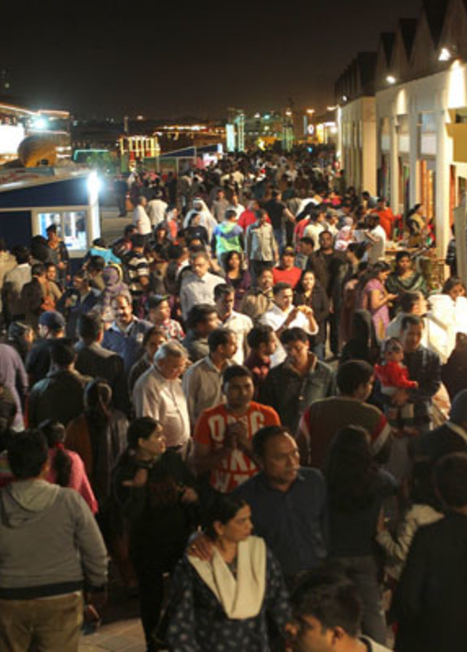 زوار مهرجان دبي للتسوق