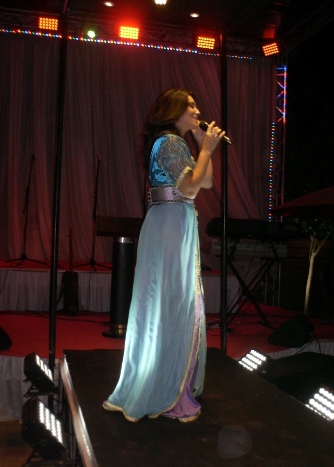 طاهرة خلال الحفل