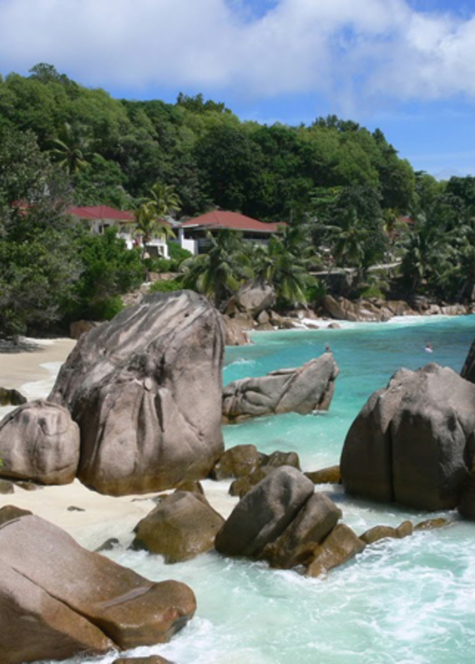 تمتاز سيشل بشواطئها الممتدة لأميال على سواحل بديعة ذات خلجان هادئة