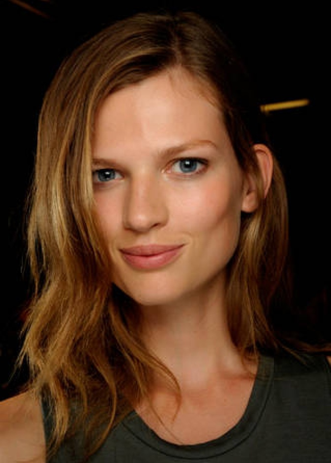 تيار البشرة المضيئة من عرض( Helmut Lang (NY