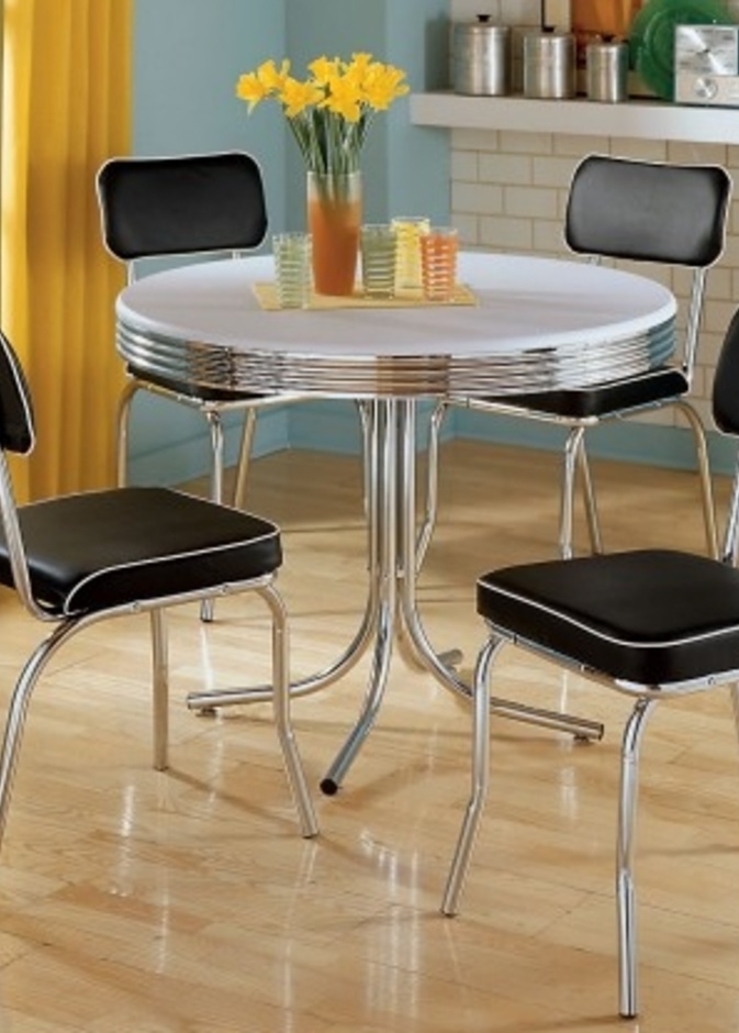 غرفة طعام تقليدية ومع الباركيه الفاتح