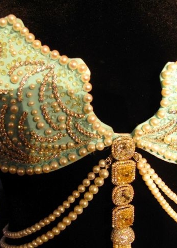 حمالة صدر مرصعة