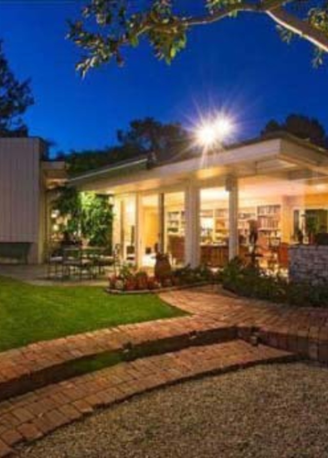 منزل ألفيس بريسلي من الخارج