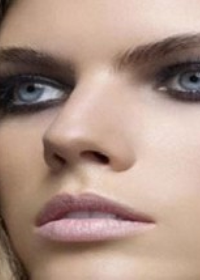 إطلالة العيون الدخانية  