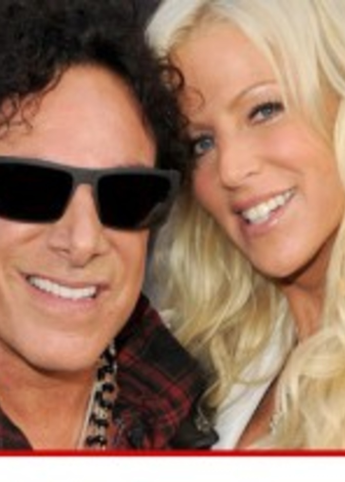  ميشيل صلاحي ونيل شون