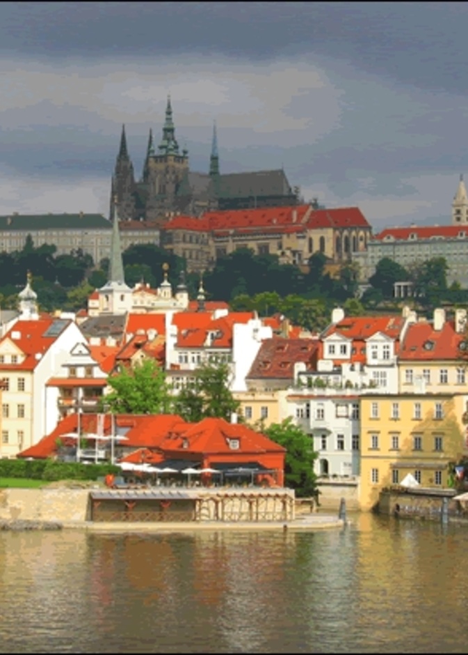 مدينة براغ والشمس الساطعة مدينة الذهب