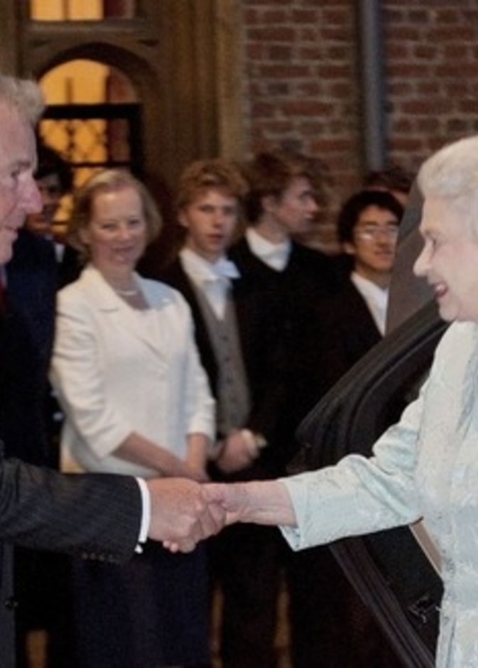 الملكة إليزابيث مأدبة عشاء في مدرسة Eton College