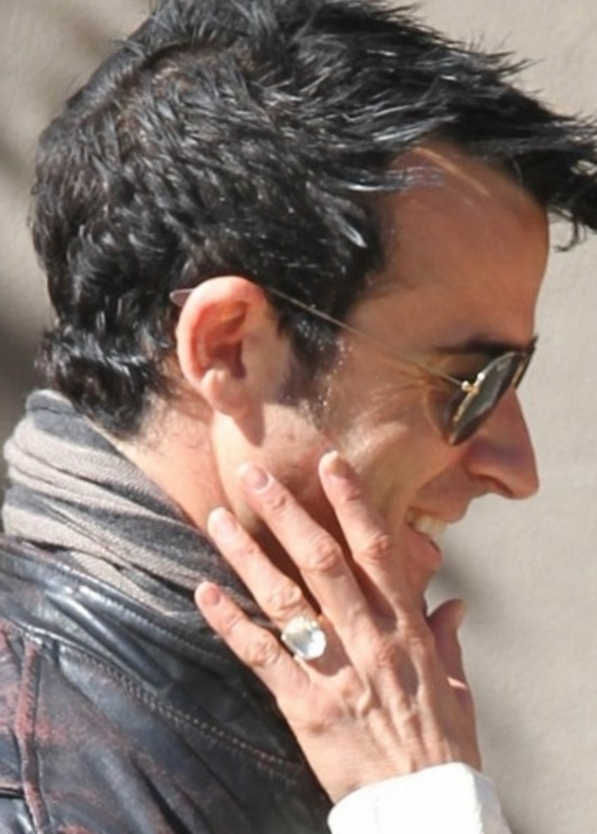 خاتم زفاف جينفير أنيستون و جاستين ثيرو