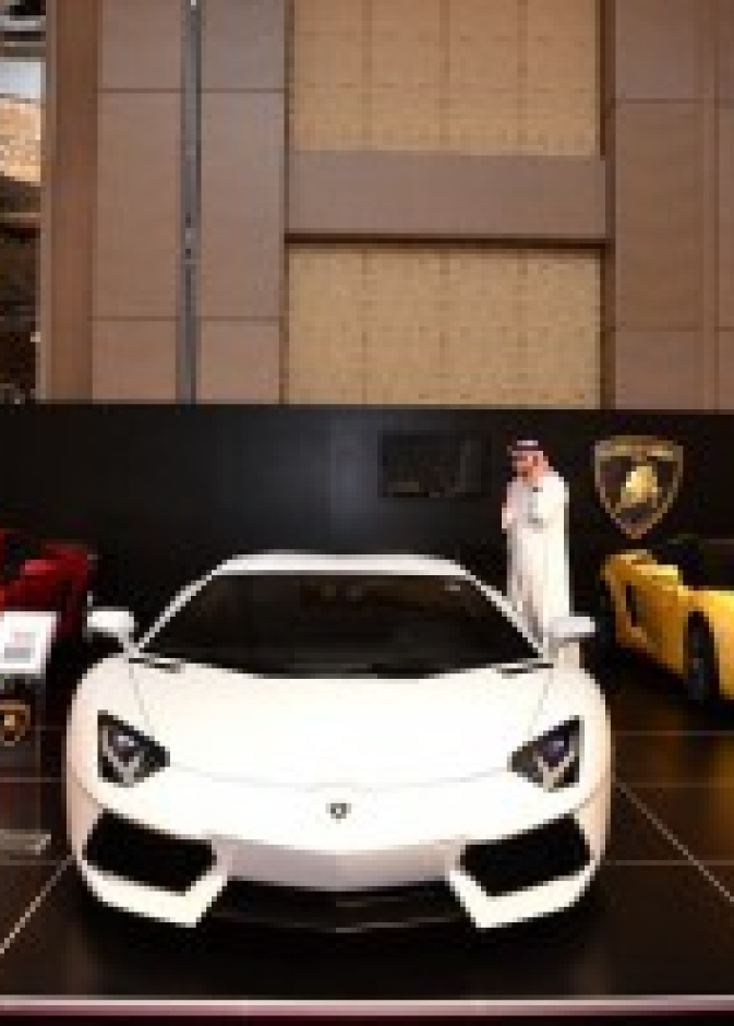 السيارات الفاخرة تتنافس على السوق السعودي