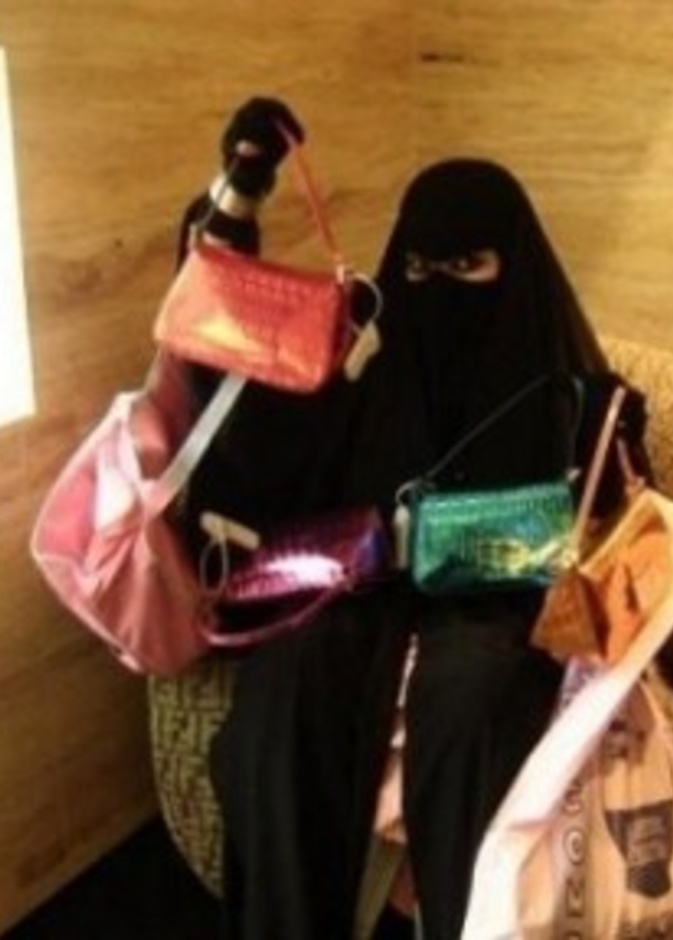 المرأة السعودية والماركات المقلدة