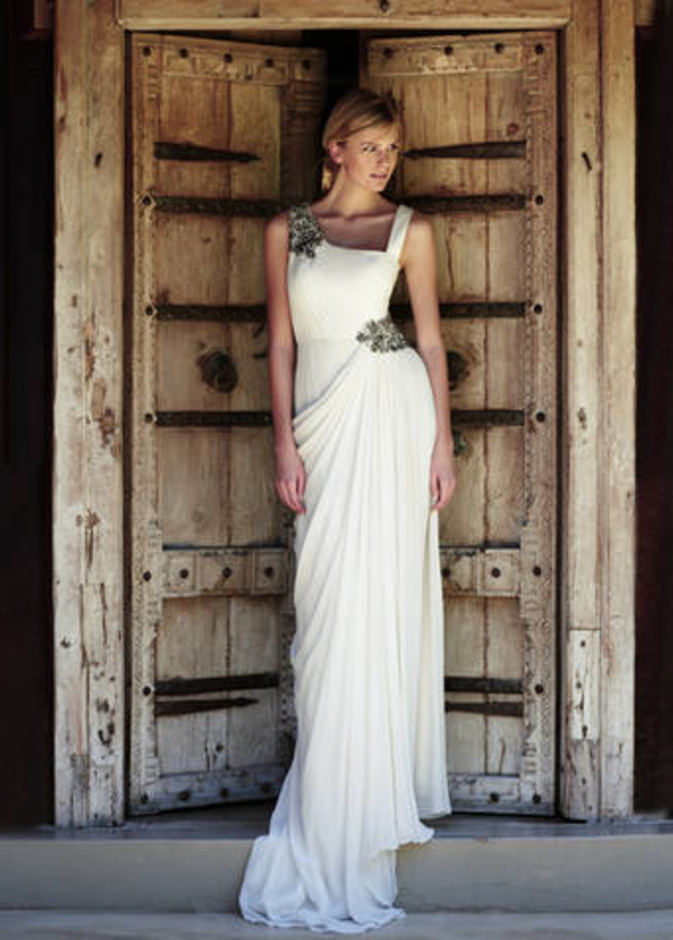 فستان زفاف إغريقي من مجموعة 2012 لـ Amanda Wakeley