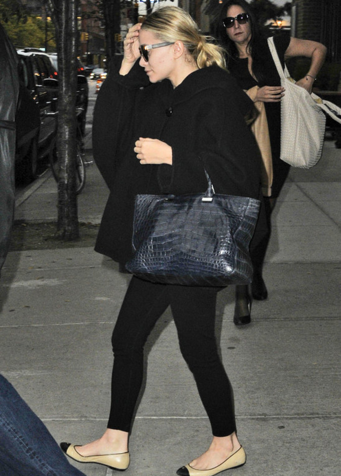 بونشو أسود سميك من اختيار Ashley Olsen