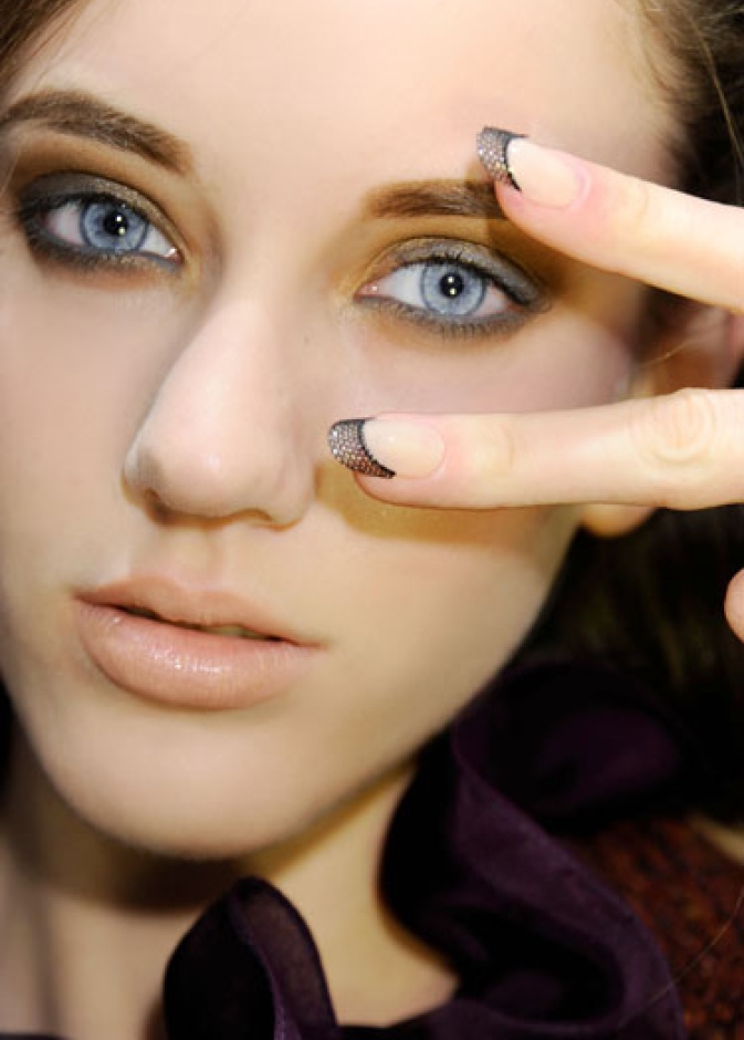 طلاء أظافر بابتكارات الـ French Manicure