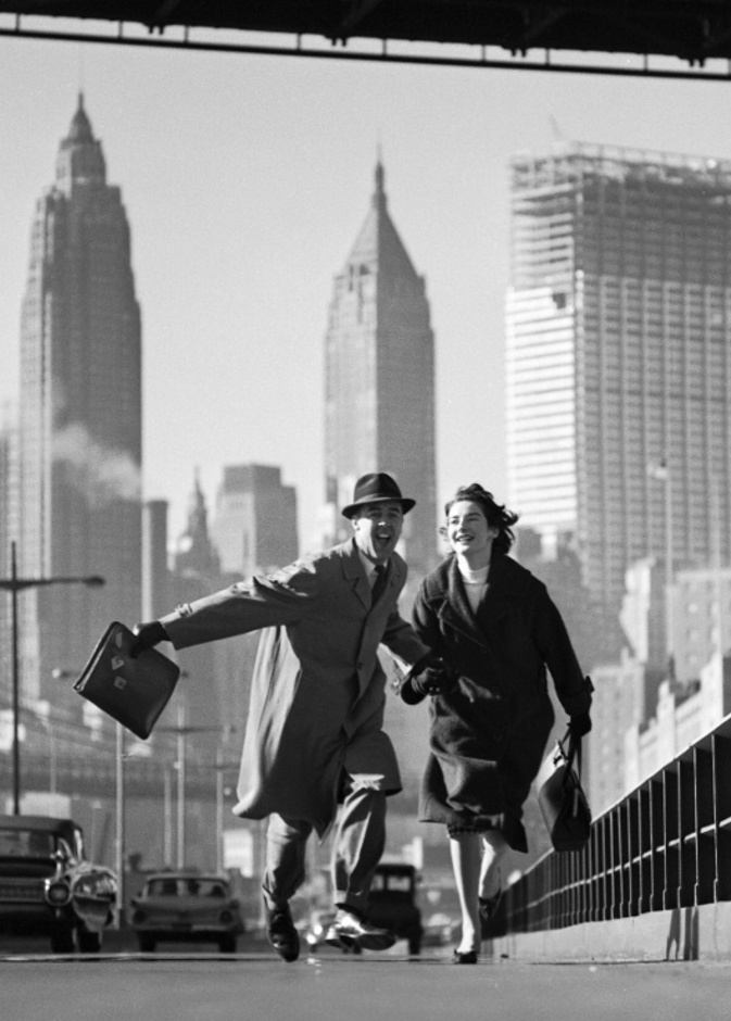 LaVallee Village تستضيف معرض مصور الأزياء العالمي نورمان باركنسون"