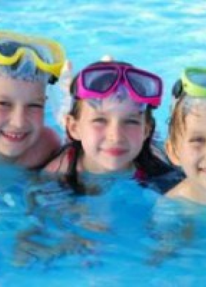  Pool children