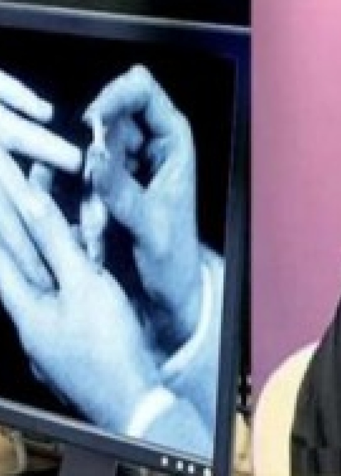 سعودي يقدم شكوى ضد خطَابة   بإحدى القنوات الفضائية